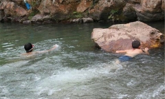 Hang động kỳ quái