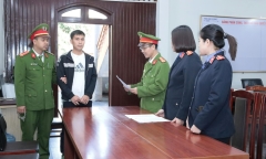 Khởi tố Nguyễn Văn Tuyền - đối tượng sản xuất hàng nghìn can nước giặt giả