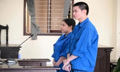 Nữ tiếp viên quán hát và chồng