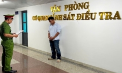 Khởi tố tài xế lái xe bán tải kéo lê xe máy trên đường khiến một người tử vong