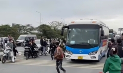 Xe tải lao xuống vực sâu 200m trên Quốc lộ 24, 3 người thương vong