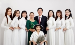Gia đình ở Bình Phước có 7 chị em đẹp như hoa, mỗi lần đi chơi là 