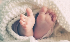 Lên mạng oán thán vì vợ sinh con gái, người đàn ông bị chỉ trích đến mức ngừng kinh doanh