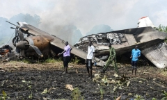 Ô tô chạy quá tốc độ, tông trực diện xe tải đỗ trên cao tốc, 4 sinh viên y khoa tử vong ở Ấn Độ