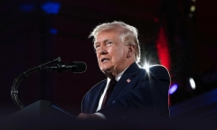 Ông Trump lại lùi 