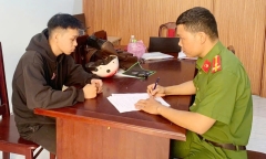 Giả vờ mua vé số, nam thanh niên giật dây chuyền vàng của cụ bà 83 tuổi