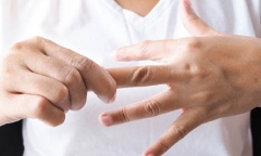 8 dấu hiệu ở bàn tay cho thấy thận đang 