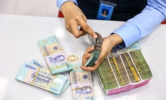 Những ngân hàng nào đã giảm lãi suất huy động trực tiếp và online?