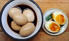 Ăn trứng gà bổ não, đẹp da nhưng những ai không nên ăn?