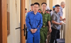 Clip dẫn giải bác sĩ sát hại người yêu vì sợ lộ chuyện ngoại tình ở Đồng Nai ra hầu tòa