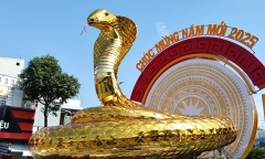 Chiêm ngưỡng linh vật rắn vàng, sống động như thật ở xứ công tử Bạc Liêu