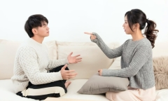 Ngoại tình bị phát hiện, người phụ nữ dùng 1 tỷ đồng để
