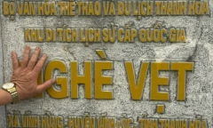Tấm biển chỉ dẫn ghi 