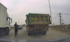 CSGT thông báo tìm tài xế ô tô con bị xe tải chèn ép trên cầu vượt Bắc Hồng