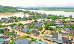 Cứu trợ xã Đan Thượng (Hạ Hòa, Phú Thọ) bị cô lập do mưa lũ