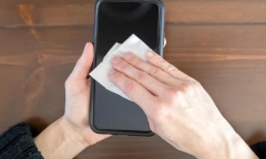 Cách vệ sinh điện thoại đúng cách