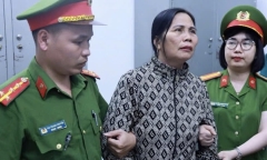 Ngăn cản thi công sân golf, người phụ nữ bị tạm giữ vì ném dao vào máy xúc