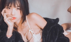 Nữ streamer ngọt ngào ngây thơ, bị fan yêu cầu kéo khóa lên ngay trong lần đầu thử 'hở