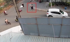 Xác định biển số và chủ sở hữu xe vụ tài xế vung gậy bóng chày hành hung người cha chở con đi học