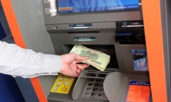 Điều ít biết: Một cây ATM có bao nhiêu tiền?