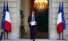 Tổng thống Macron gạt đơn từ chức của thủ tướng Pháp