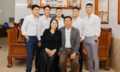 Gia đình ở Nghệ An sinh 5 con trai,  có 4 người sống và làm việc tại nước ngoài