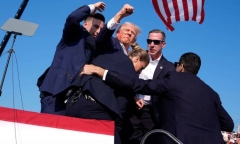 Ông Trump bị bắn khi đang vận động tranh cử