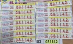 Một phụ nữ vừa trúng độc đắc 14 tờ vé số, nhận được hơn 25 tỷ đồng