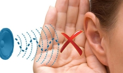 Người đàn ông bị điếc đột ngột sau 2 ngày ăn lòng lợn tiết canh