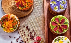 Mê mẩn những chiếc bánh Trung thu trang trí hoa sinh động của cô nàng 9x