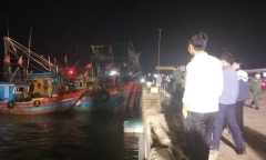 Ra khơi đánh bắt hải sản, ngư dân phát hiện thi thể người đàn ông trôi dạt trên biển