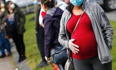 Mỹ kêu gọi bà bầu tiêm vaccine ngừa COVID-19, nhấn mạnh mối đe dọa của biến thể Delta