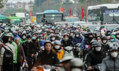 Người dân ùn ùn trở lại Hà Nội sau kỳ nghỉ Tết Dương lịch