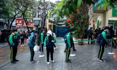 Học sinh đi học trực tiếp: Phụ huynh mừng rỡ nhưng vẫn lo lắng