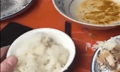 Đi đám cưới, chàng trai bị sốc khi chứng kiến hành động của những người ngồi cùng mâm