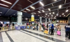 Lượng khách đến sân bay Tân Sơn nhất ngày mùng 4 Tết đông kỷ lục
