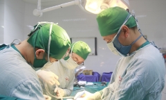 Phẫu thuật thành công cho cụ bà 73 tuổi mắc 2 bệnh ung thư cùng lúc
