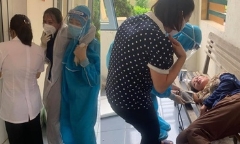 Nữ điều dưỡng ở Hà Tĩnh ngất xỉu khi đang lấy mẫu xét nghiệm