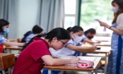 Phụ huynh là tiến sĩ vẫn gặp khó khi làm đề thi vào lớp 6 Trường THPT chuyên Trần Đại Nghĩa