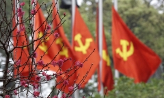 Với Đảng, mùa xuân!