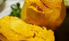 Loại quả rụng đầy ngoài vườn không ai thèm ngó, xuất ngoại giá cả triệu đồng/kg