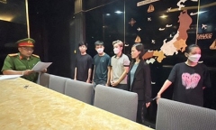 Chủ và nhân viên nhà hàng Nari lột quần áo, quay video ép khách thanh toán tiền