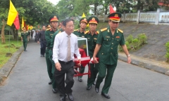 Truy điệu, an táng 30 hài cốt liệt sỹ quy tập ở lèn đá Cô Loong