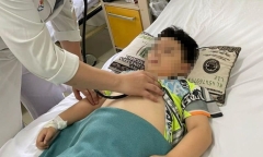 Cứu bé trai sốc nhiễm trùng sau khi ăn cơm sườn