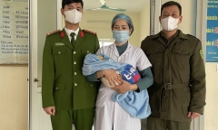 Tin tức thời sự hôm nay (12/2): Bé gái bị bỏ rơi ở điếm canh đê tại Hải Dương