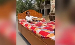 Người đàn ông khiến cả con đường náo loạn vì sáng chế độc lạ