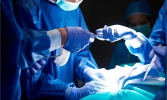 Định mệnh nghiệt ngã từ sai sót y khoa Đông-Tây: Đưa con đi viện, bố bị mổ nhầm tay vì lỗi sai 