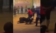 Clip: Giành mua túi xách, người dân lao vào đánh nhau như phim hành động