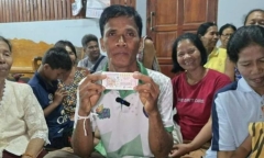 Để cháu trai 1 tuổi chọn vé số, người đàn ông vỡ òa khi trúng giải hơn 4,5 tỷ đồng