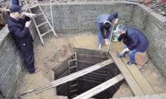 Hút cạn giếng cổ 1.500 năm tuổi tìm kiếm 